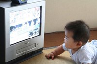 Trẻ em xem tivi nhiều sẽ bị ảnh hưởng như thế nào?